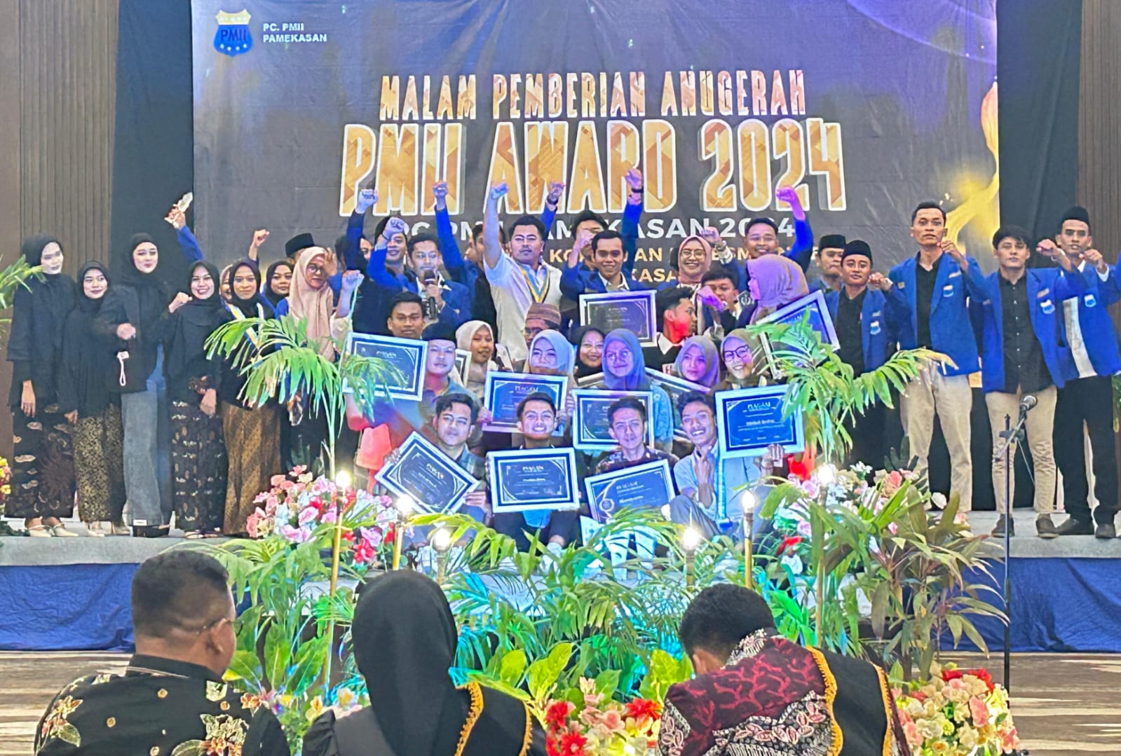 Ket Foto: sesi foto bersama dengan para peraih penghargaan PMII Award