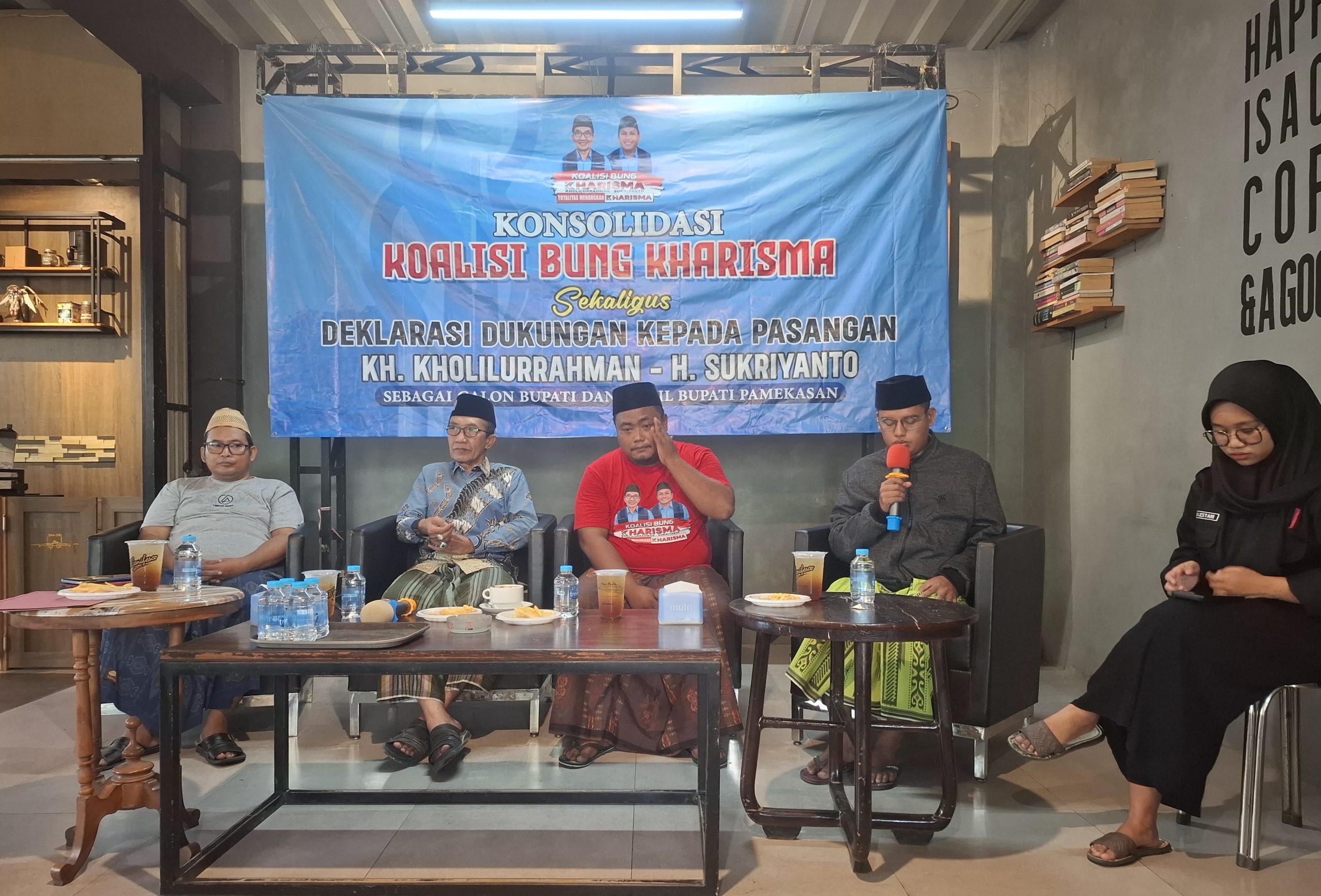 Koalisi Bung Kharisma saat menggelar Deklarasi Dukungan kepada Paslon Nomor Urut 02 di Pilkada 2024.