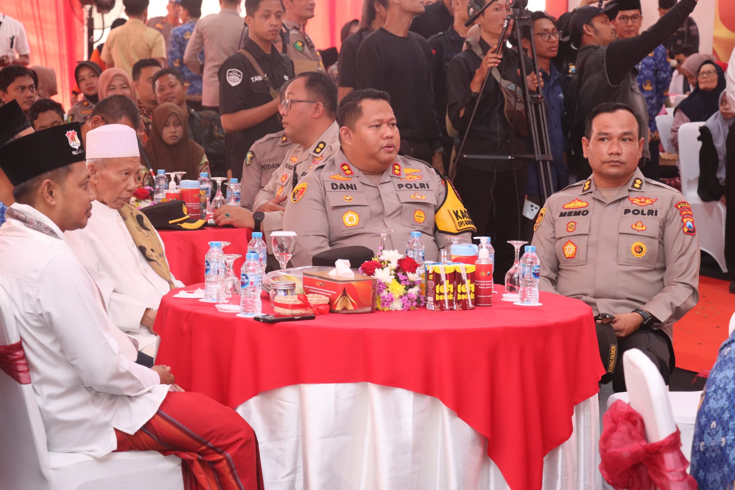 Kapolres Pamekasan AKBP Jazuli Dani Iriawan saat menghadiri Peresmian Gedung RS Bhayangkara Pamekasan.