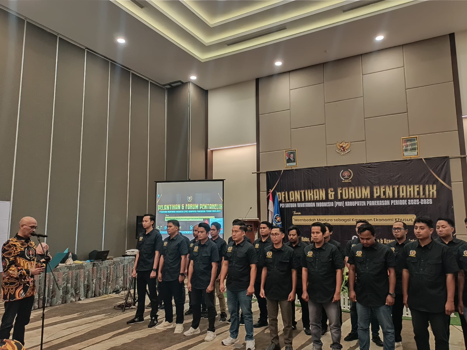 Prosesi pelantikan pengurus PWI Pamekasan periode 2025-2028.