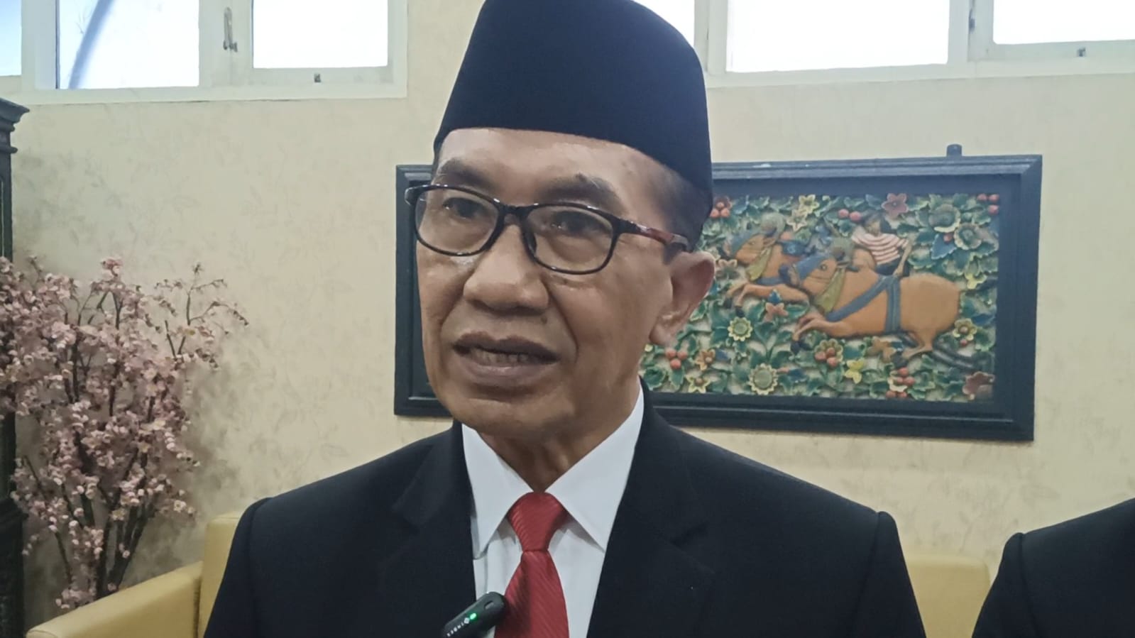 Ket Foto: Bupati Pamekasan, KH. Kholilurrahman.