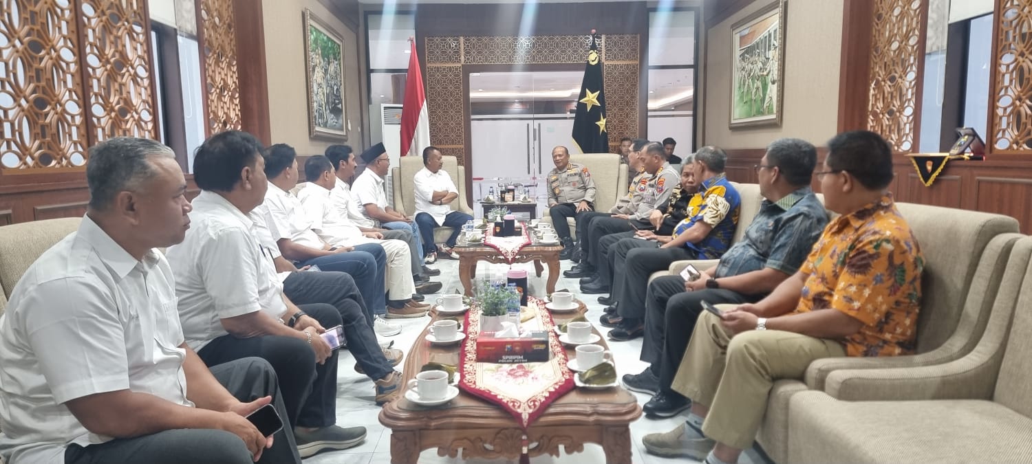 Keterangan foto: suasana silaturahim PWI  bersama Polda Jatim.