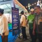 Keterangan foto: Bupati Pamekasan, KH. Kholilurrahman saat mengunjungi stand di Pamekasan Expo 2025 Meriahkan HUT ke-12 Gapura Indonesia.