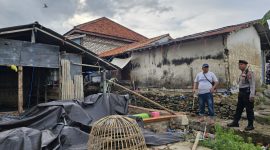 Personil Polres Pamekasan saat berada di lokasi arena sabung ayam.