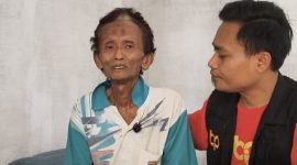 Zainuddin, penerima bedah rumah bersama tim Bani Insan Peduli.