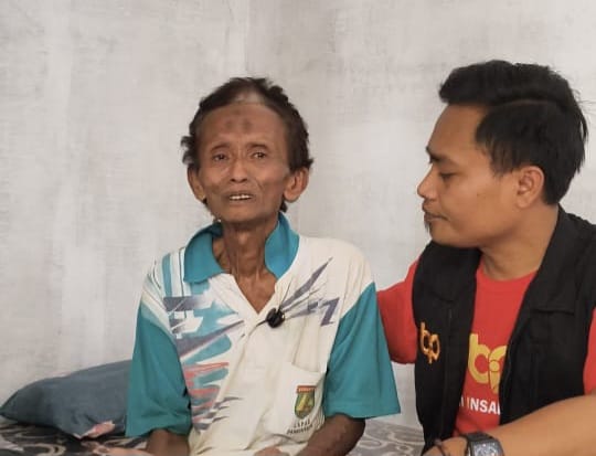 Zainuddin, penerima bedah rumah bersama tim Bani Insan Peduli.