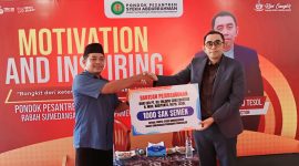 Boss HR memberikan bantuan 1000 sak semen untuk pembangunan Ponpes Syekh Abdurrahman Rabah.