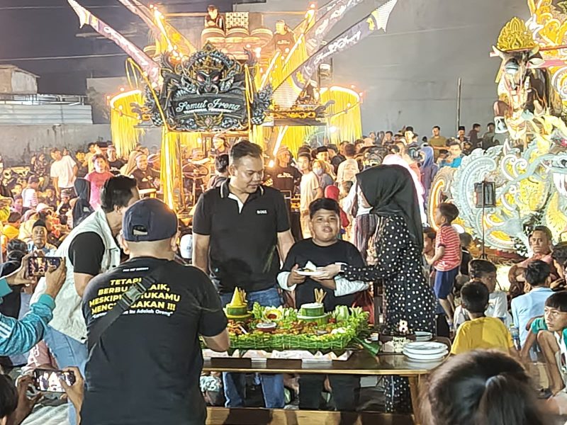 Nur Fajri Alim, owner Threefive Coffee bersama keluarga rayakan ulang tahun ke-8 Jabir, putra sulungnya.