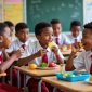 Ilustrasi siswa sekolah dasar sedang makan.
