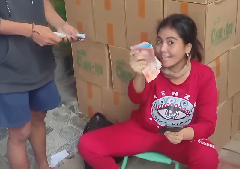 Istri Zainal Arifin yang saat ini terlibat kasus penganiayaan kurir.