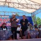 Bupati Pamekasan, KH Kholilurrahman saat memberikan sambutan di acara pembukaan Karapan Sapi.