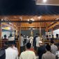 Suasana doa bersama di Markas Majelis Sholawat Tangga Seribu.