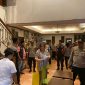 Tim Gabungan saat melakukan razia ke hotel di Pamekasan.
