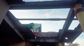 Kondisi rumah warga yang tertimpa bencana angin puting beliung.