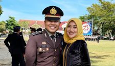 Sosok IPTU Nur Fajri Alim, PS Satreskrim Polres Sampang bersama istri.