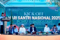Pengasuh Pondok Pesantren Az-Zubair, KH. Mahrus Ali Maliji, saat memberikan sambutan di acara launching kick off Hari Santri Nasional (HSN) 2025.