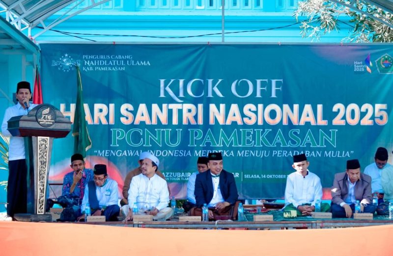 Pengasuh Pondok Pesantren Az-Zubair, KH. Mahrus Ali Maliji, saat memberikan sambutan di acara launching kick off Hari Santri Nasional (HSN) 2025.