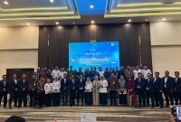 Sesi foto bersama dengan seluruh karyawan PLN UP3 Madura.