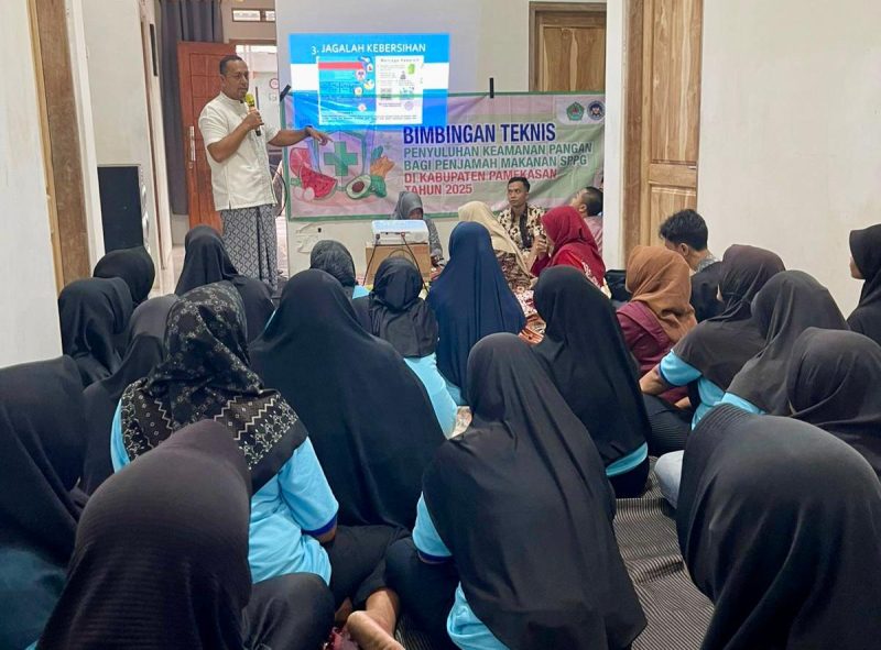 Suasana Bimbingan Teknis (Bimtek) penyuluhan keamanan pangan bagi penjamah makanan program MBG yang digelar bersama Dinas Kesehatan (Dinkes) Pamekasan, Rabu (22/10/2025).