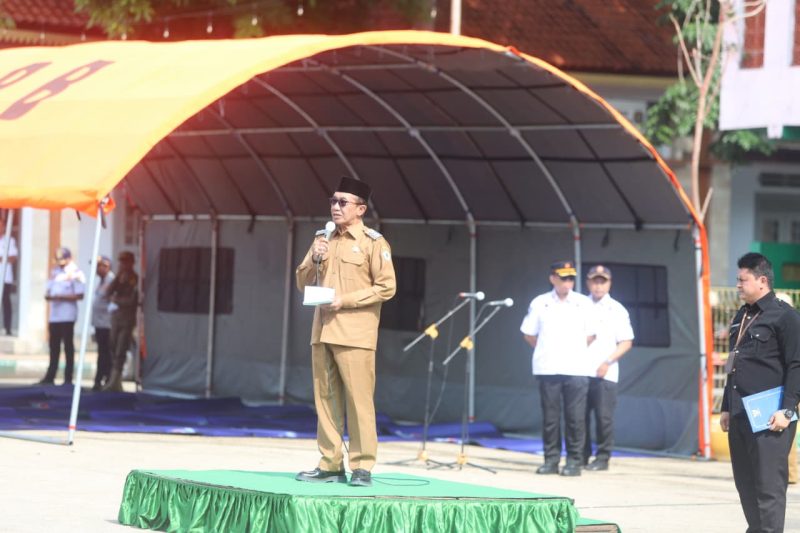 Bupati Pamekasan, KH Kholilurrahman saat memberikan sambutan di acara apel siaga bencana.