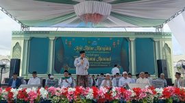 Wakil Ketua PBNU, KH. Zulfa Musthofa, saat menyampaikan tausiah di hadapan Alumni Santri Miftahul Ulum Bettet.