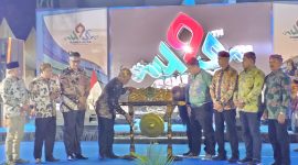 Bupati Pamekasan, KH Kholilurrahman didampingi Wakil Bupati Pamekasan, Sukriyanto dan perwakilan Kementerian Kebudayaan RI, beserta jajaran Forkompinda membuka acara semalam di Madura dengan ditandai pemukulan gong.