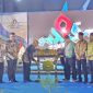 Bupati Pamekasan, KH Kholilurrahman didampingi Wakil Bupati Pamekasan, Sukriyanto dan perwakilan Kementerian Kebudayaan RI, beserta jajaran Forkompinda membuka acara semalam di Madura dengan ditandai pemukulan gong.