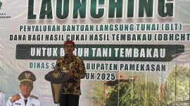 Bupati Pamekasan, KH Kholilurrahman, saat menyampaikan sambutan.