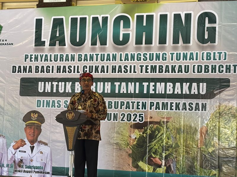 Bupati Pamekasan, KH Kholilurrahman, saat menyampaikan sambutan.