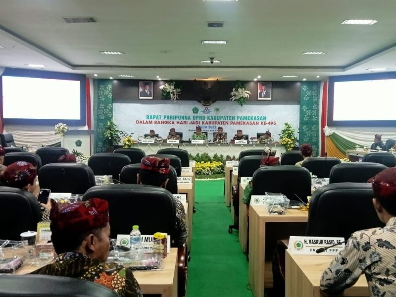 Suasana rapat paripurna dalam rangka memperingati Hari Jadi (Harjad) ke-495 Pamekasan