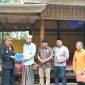 Bupati Pamekasan, KH Kholilurrahman didampingi Wakil Bupati, Sukriyanto menyerahkan bantuan sosial kepada korban bencana alam.