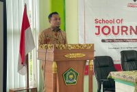 Wakil Ketua DPRD Pamekasan, Khoirul Umam saat memberikan sambutan di acara School of Journalism.