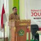 Wakil Ketua DPRD Pamekasan, Khoirul Umam saat memberikan sambutan di acara School of Journalism.
