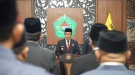 Bupati Pamekasan, KH Kholilurrahman saat memberikan sambutan.