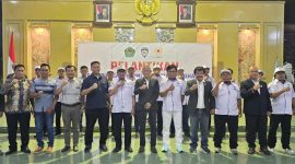 Foto bersama Bupati Pamekasan, KH Kholilurrahman bersama IMI Pamekasan.