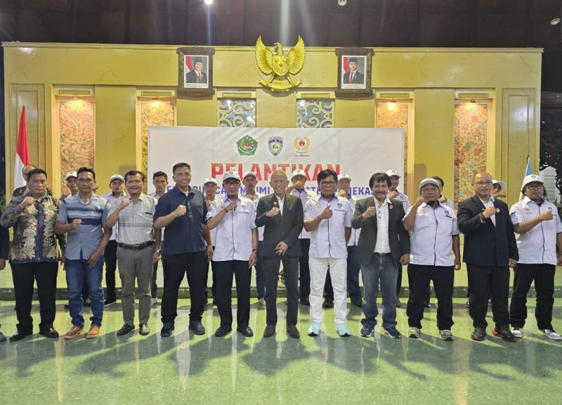Foto bersama Bupati Pamekasan, KH Kholilurrahman bersama IMI Pamekasan.