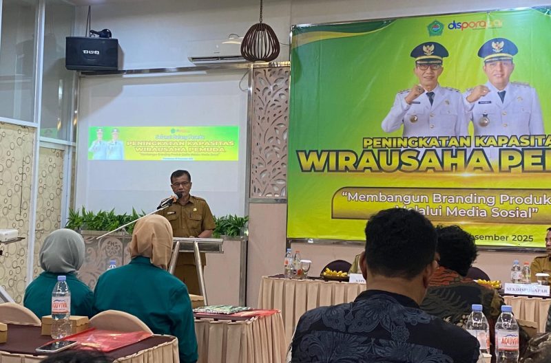 Kepala Disporapar Pamekasan, Akmalul Firdaus, saat memberikan sambutan sekaligus membuka acara pelatihan.