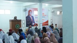 Anggota MPR RI Fraksi PDI Perjuangan Dapil Jatim XI Madura, Hj. Ansari, saat menggelar Sosialisasi 4 Pilar Kebangsaan di Madrasah Aliyah (MA) Pondok Pesantren Sumber Bungur, Kecamatan Pakong, Kabupaten Pamekasan.