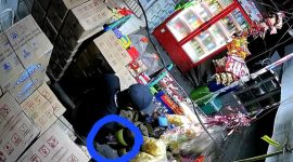 Aksi pencurian terekam cctv.