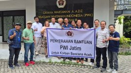 Foto bersama Pengurus PWI Jawa Timur.