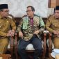 Bupati Pamekasan, KH Kholilurrahman dan Wabup, Sukriyanto bersama Mahfud MD.