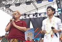 Haji Her Duet dengan Valen DA7 di acara penyambutan sekaligus Konser Perdana di Pamekasan.