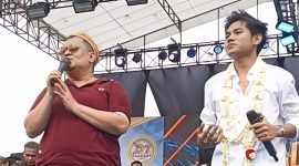 Haji Her Duet dengan Valen DA7 di acara penyambutan sekaligus Konser Perdana di Pamekasan.
