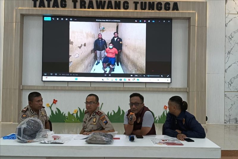 Polres Pamekasan saat memperlihatkan tersangka Curas Maut.