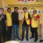 Imam Syafii Yahya saat menyerahkan berkas pencalonan Ketua DPD Partai Golkar.