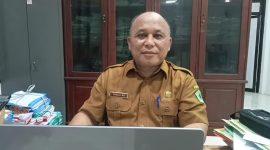 Kepala Bidang Tenaga Kependidikan (Tendik) Disdikbud Pamekasan, Fadlillah, saat ditemui di ruang kerjanya.