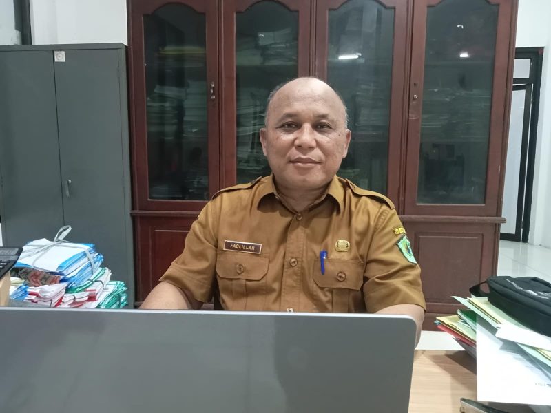 Kepala Bidang Tenaga Kependidikan (Tendik) Disdikbud Pamekasan, Fadlillah, saat ditemui di ruang kerjanya.