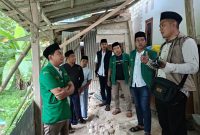 Ansor dan tim Risma Catering Mekkah meninjau langsung lokasi longsor.