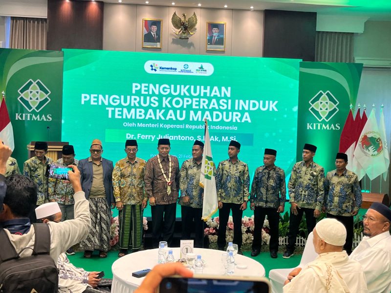 Suasana pelantikan Pengurus Koperasi Induk Tembakau Madura Sejahtera (KITMAS) di Graha Bawang Mas, Pamekasan, Sabtu (21/2/2026).