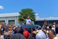 Foto Haji Her dikediamannya di sambut ribuan warga